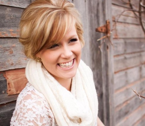 Cosmetologist who is absolutely & solely in love with Jesus Christ the Savior.