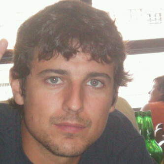 Licenciado en periodismo --- Entrenador Nacional de futbol