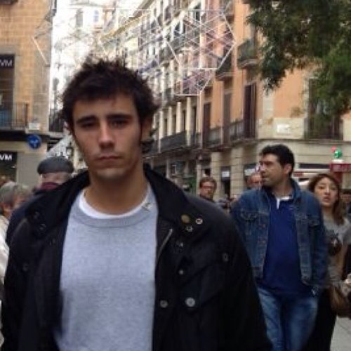 Licenciado en Economía y Periodismo en la Carlos III. Amante del fútbol, del snow y del dxt en gral.