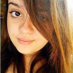 “É tanta hipocrisia, é tanta gente vazia, tanto assunto inútil, que ando com preguiça de conhecer pessoas.”