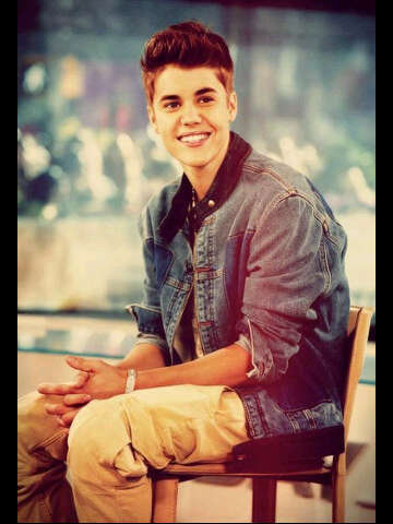 Belieber and mahomie. The world lost a fighter but heaven gained an angel- RIP avalanna x