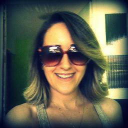 Apaixonada p/minha família, mimada p/amigos, sensível, louca, tímida, corinthiana... Simplesmente uma pessoa agracedida a Deus por tudo e pelo o que ainda virá!