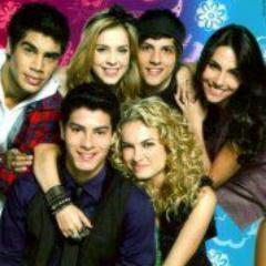 eu amo os rebeldes eles me ensinaram varias coisa ter personalidade forte,comer muito,não ser mimada,não beber acool, e etc mas principalmente ser rebelde