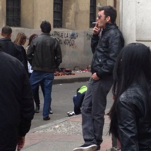Periodista de Ipys. Escritor en proceso. Casado pero no castrado. Con vicios y aspiraciones. Con hijas y sin dinero. Con buen futuro.