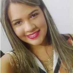 A arquitetura da minha alma é barroca. Sou fraca, sou forte, sou luz, sou sombra, sou de aço, sou de flores.