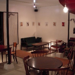 CHARTREUSECAFE's profile picture. 世田谷の田舎は、砧にひっそり佇むギャラリーカフェ。
月替わりの展示と共においしい珈琲を一杯。
おいしいお酒も常時ご用意しております。
どうぞお気軽においでくださいませ。