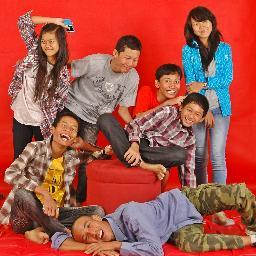 A teens group called Jugendliche Niedlichen. Just be true to who you are :)
follow @MRamadhanz @suginovri @dinnafazriyah @DesvianVian @nii_murni