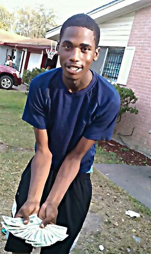 fuck it no bio im to gangsta fo dhat .. btw ima bread winner .