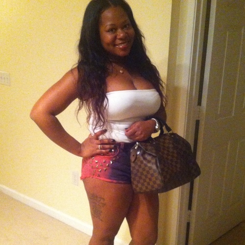 WithLove_Ty's profile picture. They say she a pisces, I heard they are feisty you know how to treat her she'll be sweeter than a Hi-C 



---- deserves to smile