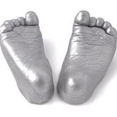 My name is Anna, a mum of two, I specialise in 3D baby hand and feet casting, helping you to capture a moment in time.
