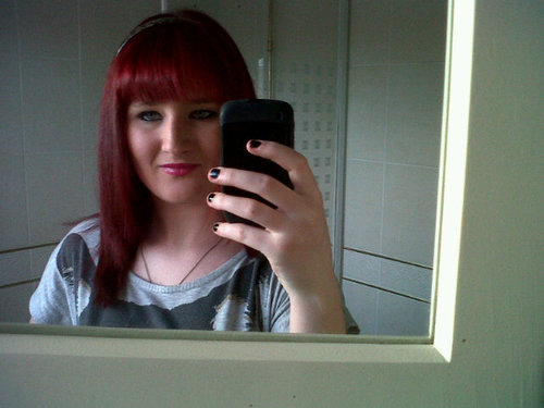 I'm 17 I love supernatural, vampire diaries n JLS also I follow all of my followers back :D