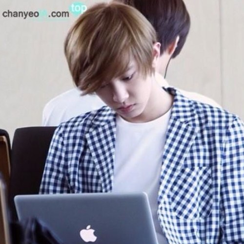 อันยองครับ ผมชานยอล (บอท) แฮปปี้ไวรัส หยอยน้อยของทุกคน มาคุยกันผมนะครับ ผมเฟรลี่น่ารักครับ อย่าลืมฟอลผมนะ