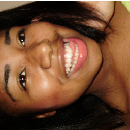 Elα que vive com α cαbeçα nα luα, com músicα no ouvido e corαção nα bocα :)
elα é meninα e mulher, elα sαbe muito bem o que quer .