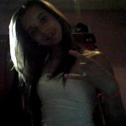 boa twtts eu tenho 13 anos meu nome e alessandra sua carinhosa,chata,irritada,fofa,amiga,adoravel e muitooo mais quer conheçer so segui @alessandra435