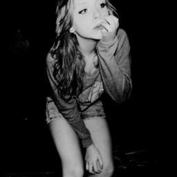 Persigo mis sueños hasta que los consigo.Soy de esas personas que viven el dia a dia al maximo.~Cree en los sueños y ellos se crearan.Follow me y no te sueltes.