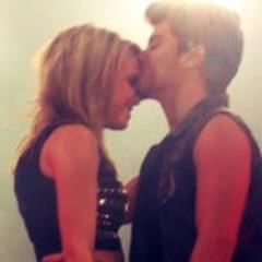 Since:01/09/2011 
Dinha:@FcAways_LuAr
Dinho:@VidradoRebelde
Afilhados:FAVORITOS ♥
 Ofic:@aleloyola & @Aguiarthur (15/11/2011) ♥