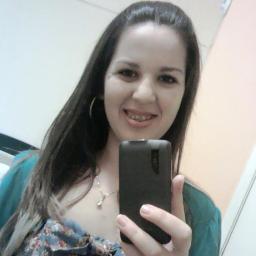 18, libriana, personalidade forte, determinada. Depois que aprendi a pensar por mim mesma, nunca mais pensei como os outros ...