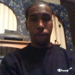I GET MONEY FUCK WHAT U TALKIN BOUT.......NIGGA U DONT KNOW ME SO Y U SHAKIN MY HAND RT
