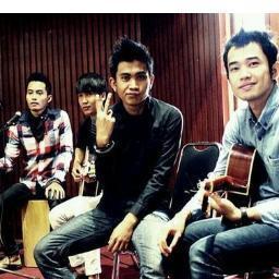 REGHA (PERCUSSION, COOL) // IDUY (GUITAR, SMILE) // VICKY (SING, LAUGH) // YUDIS (GUITAR, FUN) //  CP : VIDI ( MANAGER ) 085724048895 @destivaniaa