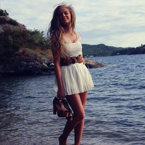 Girlyy_Quote3s_'s profile picture. Hello:D posting some quotes and yeah:) happy days. Dont forget to click follow;) xoxox