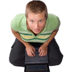 Romaner: Tsunamin, Akrobaten. Fackböcker: Tydliga texter och tre till. Twittrar: skrivande, böcker, kreativitet, företagande, @iklartext. Och #livet.