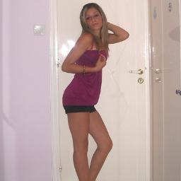 hi!!!! Asxoloume me to modeling and i love dancing=]...