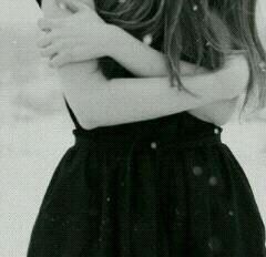 ღ ابدو جميله جدا حين اطلق سراح ضحكاتي وابتساماتي. لذا !!احب ان اعقد حاجبي خشيه ان يعشقني احد ღ