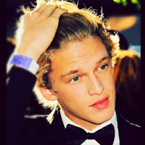 SIGO TODOS DE VOLTA ! I love @CodySimpson and one direction , fc novo, porfavor segue ai *-* CODY SIMPSON FOLLOW ME 16/06
