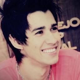 No dia que a gente se encontrar e eu não conseguir dizer nada, apenas me abrace e olhe nos meus olhos, eles iram te dizer tudo. @Gusttavo_lima ~ *