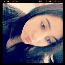 AAAAh essa garotaa é mto gente boooa!!!Invandindo aquii @Thaliia_Eluar !! Follow Follow Follow! *---*