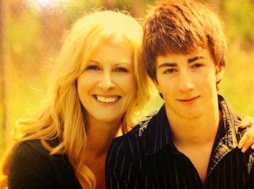 DyllanLalonde's profile picture. Anal Probe Lalonde, reporting for booty!