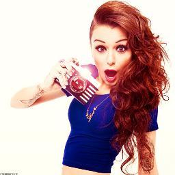 Eu tenho 5 maridos, um pombo que late, sou contra colheres e eu só como batata e cenouras. Pareço louca e sou mesmo, prazer directioner ♥