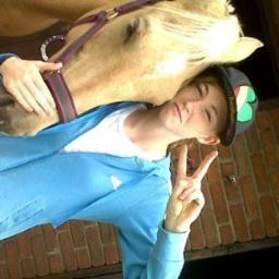 heyy im holly :D if you follow me ill follow back :D