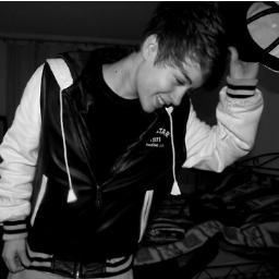 16 años/ Amante de la música. / me dicen Swagger Boy.