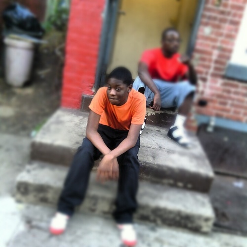 follow me I'll follow back...... Im from da Fraizervillage