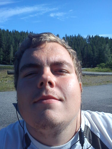 75Johansson's profile picture. jag spelar trummor elgitarr och har smått på börjat själv lära mig piano.