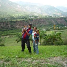 Amo a mis hijos y a mi esposa! fan de los Leones del Caracas y del Barsa. Defensor de los animales y de las causas revolucionarias. Chavista 100%