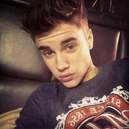 15 years old and loves:JUSTIN BIEBER,SELENA GOMEZ,ONE DIRECTION,TAYLOR LAUTNER,CONOR MAYNARD !!i´m not famos but every follower lucky!!