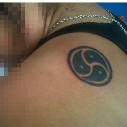 Entregada a sus pies, a sus deseos y perversiones...