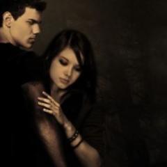 Im Renesmee Carlie Cullen and my Parents are @Eroticbella69 & @MysticalEdward my Imprainter:   @WildNewJacob he is my protector