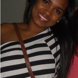 Tão menina, mas tão mulher. Tão forte, mas tão fraca. Tão madura, mas tão insensata. Tão eu.