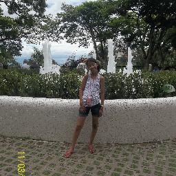 pessoal a pessoa beatriz de souza @DeMillaKemilly sou eu é pk eu esqueci a senha e fiz outro twiter todos q seguiam ela me seguem