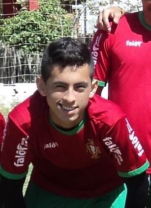 Só apaixonado por carros, viciado em futebol. levo minha vida 1km de cada vez.