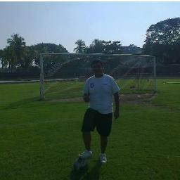 Ami me gusta la pasión del futbol,porque se juega con el corazón (: 3
