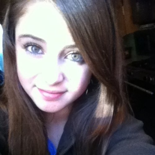 Hey! I like..Fashion,Beauty,One Direction,Summer,and way more! Follow me? Kayy thanks