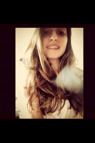 Então ela trocou lágrimas por sorrisos, e descobriu uma melhor maneira de chorar sem que ninguém percebesse. Whats: 996509790
