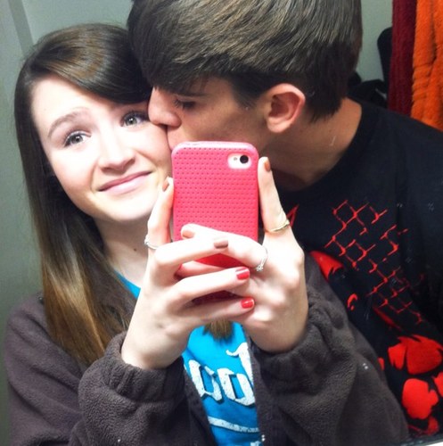 I'm Jamie Lynn McCullough, but mine as well be Jamie Lynn Cooper. I love my fiànce more than anything in this world. I'm 15 years old and a sophomore @ Dhs.