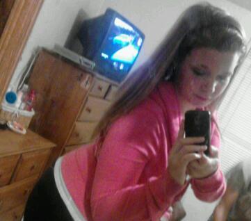 Every girl deserve's someone to remind her how beautiful she is (: