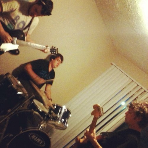 Young indie band from Lexington, Kentucky.
/Ryan Jackson//Guitar/Matt Baker//DrumsVox/Jonathan Evers//Vox/Travis Cooper//Bass/
http://t.co/wFI6DpHN