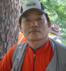 동호 조남명 시인입니다. / 누구나 한 번 주어진 소중한 여정/보람 있고 아름답게/후회없이 마쳐야 하는데/촌음이 아까운데/누구를 원망하고 미워할 필요 있나요/사랑하며 살기도 짧은데 말입니다.(시집 '서시' 중)/최근 시집 : ' 사랑하며 살기도 짧다 '  '그대를 더 사랑하는 것은'
